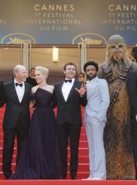 Hvězdy pokračování Hvězdných válek na červeném koberci ve francouzském Cannes