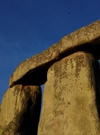 Stonehenge se nachází v Jižní Anglii na Salisburské pláni asi 13 km severně od městečka Salisbury.