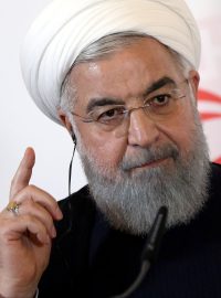 Íránský prezident Hasan Rúhání ve své první reakci po smrti Sulejmáního označil americký útok za „zbabělý čin“ a slíbil odplatu.