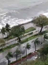 Tajfun Mangkhut ničí filipínskou metropoli Manilu.