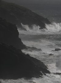Vlny na irském pobřeží