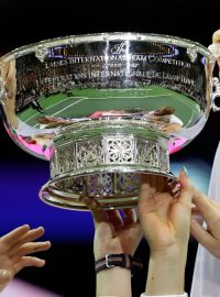 Trofej pro vítězky Fed Cupu, nyní pojmenovaného jako Pohár Billie Jean Kingové