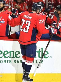 Dmitrij Jaškin slaví gól proti Calgary.