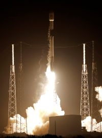 Raketa Falcon 9 vynáší do vesmíru izraelské robotické vozítko
