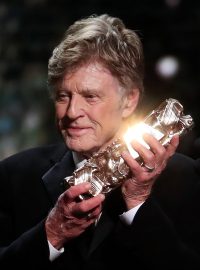 Americký herec a režisér Robert Redford dostal na galavečeru v Paříži čestného Césara