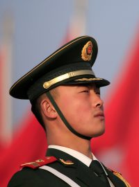 Čínský policista na hlídce. (Ilustrační snímek)