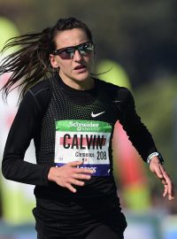 Francouzka Clémence Calvinová na dubnovém maratonu v Paříži