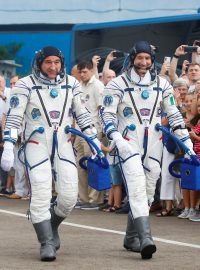 Členové posádky mířící k ISS. Zleva Američan Andrew Morgan, Rus Alexandr Skvorcov a Ital Luca Parmitano.