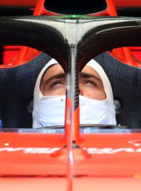 Charles Leclerc ze stáje Ferrari během tréninku