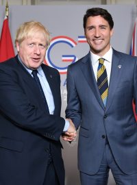 Premiéři Boris Johnson a Justin Trudeau (vpravo) na loňském summitu G7.