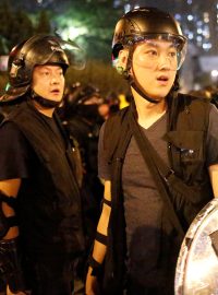 Policie v neděli zasáhla proti protestujícím v Hongkongu.