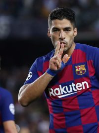 Luis Suárez z Barcelony slaví gól v zápase Ligy mistrů