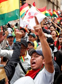 Demonstrace proti bolívijskému prezidentovi Evo Moralesovi v hlavním městě země La Pazu