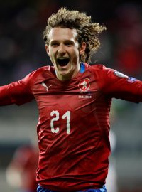 Radost Alexe Krále vyrovnávacího gólu do sítě Kosova v kvalifikačním utkání o Euro