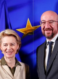 Nová předsedkyně Evropské komise Ursula von der Leyenová s předsedou Evropské rady Charlesem Michelem, který ve funkci vystřídal Donalda Tuska.
