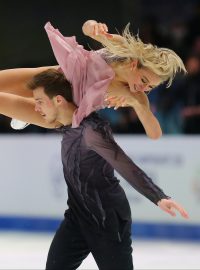 Rusové Victoria Sinicinová a Nikita Kacalapov (na snímku) sesadili Gabriellu Papadakisovou a Guillaumea Cizerona z evropského trůnu v tancích na ledě