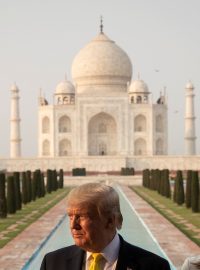 Americký prezident Donald Trump s chotí Melanií před Tádž Mahalem
