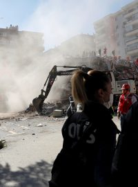 Do záchranářských operací po zemětřesení v Turecku je zapojeno na 5000 lidí