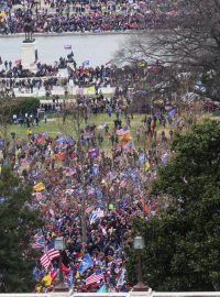 Trumpovi přížnivci demonstrují před Kapitolem