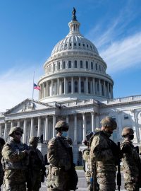Během Bidenovi inaugurace má ve Washingtonu hlídkovat až bezprecedentních 25 tisíc členů národní gardy
