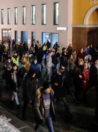 Kolem 23.00 místního času (21.00 SEČ) pochodovalo centrem ruského hlavního města odhadem na 2000 protestujících, informoval server Meduza