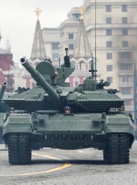 Tank T-90M na přehlídce na Rudém náměstí v Moskvě v roce 2021