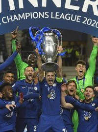 Fotbalisté Chelsea s trofejí pro vítěze Ligy mistrů