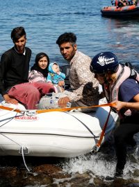 Násilí a ponižování. Řecké úřady na hranici regionu Evros porušují lidská práva migrantů