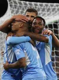 Hráči Manchesteru City se radují z gólu