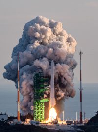 Jižní Korea ve čtvrtek pokusně vypustila do vesmíru svou první raketu, kterou vyrobila bez cizí pomoci