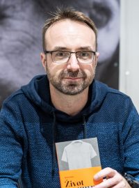 Polský reportér a autor knihy Život na míru Marek Rabij