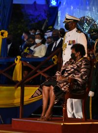 Inaugurace první prezidenty Barbadosu Sandry Masonové