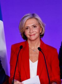Primárky francouzské pravicové strany Republikáni (LR) vyhrála s drtivou převahou šéfka pařížského regionu Valérie Pécresseová.