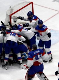 Hokejisté Slovenska se radují po postupu do semifinále olympijského turnaje