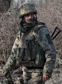 Ukrajinský voják na frontové linii poblíž vesnice Zajceve v Doněcké oblasti