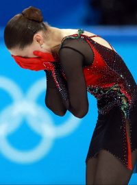Ruska Kamila Valijevová po svém nepovedeném vystoupení na soutěži krasobruslařek propukla v pláč