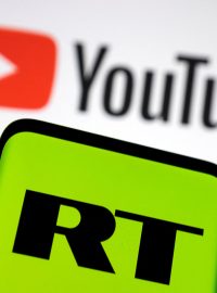 Provozovatel internetové služby YouTube s okamžitou platností zablokoval po celé Evropě kanály spojené s ruskou státní televizí RT
