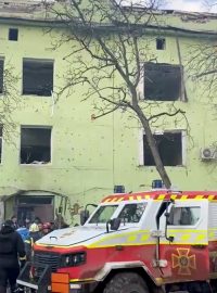 Trosky dětské nemocnice a porodnice v Mariupolu po ruském bombardování