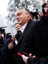 Maďarský premiér mluvil s novináři po opuštění volební místnosti
