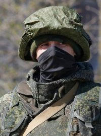 Ruský voják v obléhaném Mariupolu