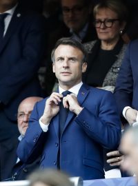 Francouzský prezident Emmanuel Macron v ochozech