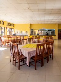 Pohled na restauraci v ubytování The Hope Hostel, kam mají být migranti z Británie přijati po příjezdu do Kigali