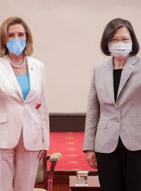 Předsedkyně americké Sněmovny reprezentantů Nancy Pelosiová a tchajwanská prezidentka Cchaj Jing-wen