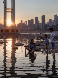 Úbytek řeky Jang-c’-ťiang je patrný na první pohled ve městech, kterými protéká