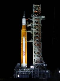 Raketa Space Launch System s modulem Orion