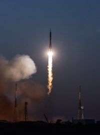 Ruská raketa Sojuz MS-20, která ve středu vynesla do vesmíru tři kosmonauty