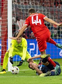 Marián Tvrdoň musel na stadionu Bayernu Mnichov lovit míč ze své sítě celkem pětkrát