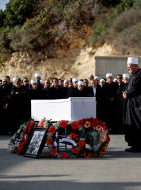 Pohřeb Tirana Fera, jehož v úterý unesli ozbrojenci z nemocnice na okupovaném Západním břehu Jordánu
