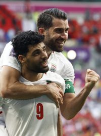 Íránští fotbalisté díky dvěma gólům v nastavení udolali Wales