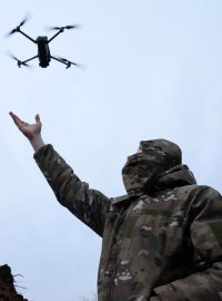 Ukrajinský voják s dronem